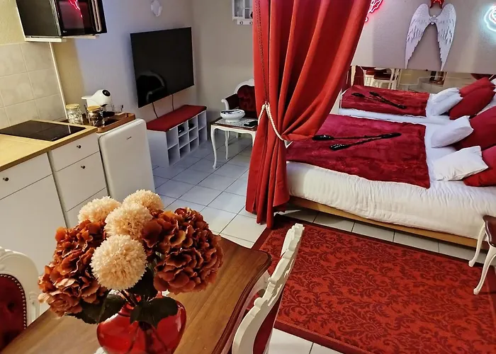 Holiday home La Provocante 63 Sauna Et Bdsm *